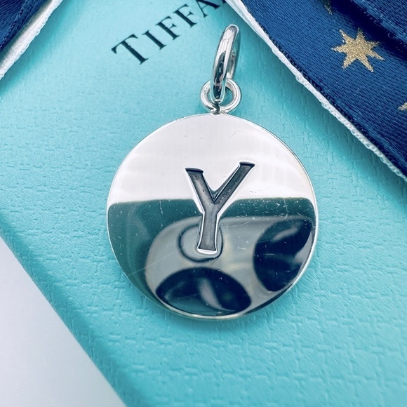 Tiffany & Co. Letter Y Round Tag Initial Charm in Sterling Silver with Pouch - Picture 3 of 8